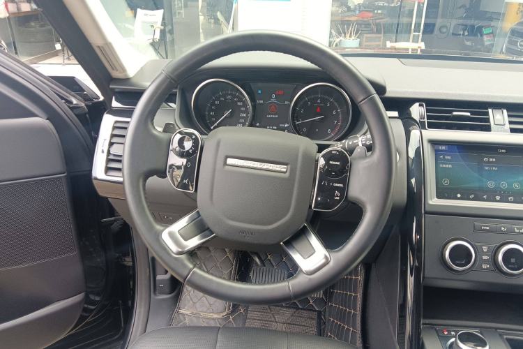Used Land Rover Discovery 2019 3.0 SC V6 SE Steering Wheel
