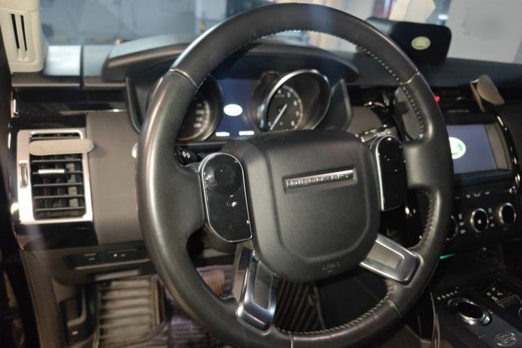 Used Land Rover Discovery 2019 3.0 SC V6 SE Steering Wheel