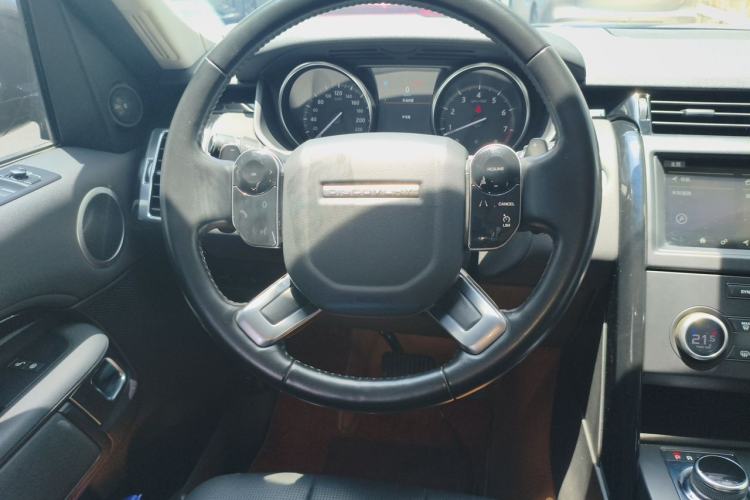 Used Land Rover Discovery 2019 3.0 SC V6 SE Steering Wheel