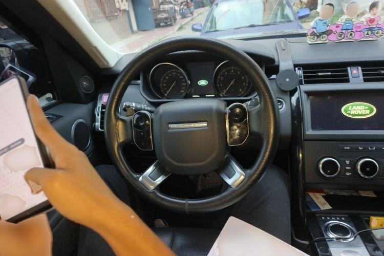 Used Land Rover Discovery 2019 3.0 SC V6 SE Steering Wheel