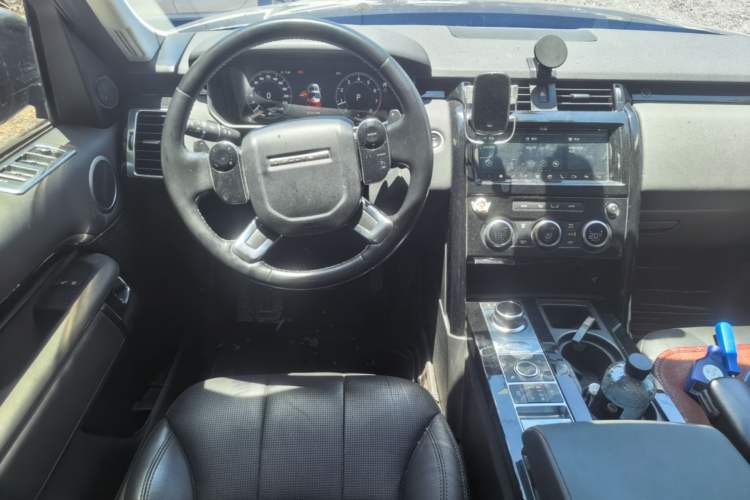 Used Land Rover Discovery 2019 3.0 SC V6 SE Steering Wheel