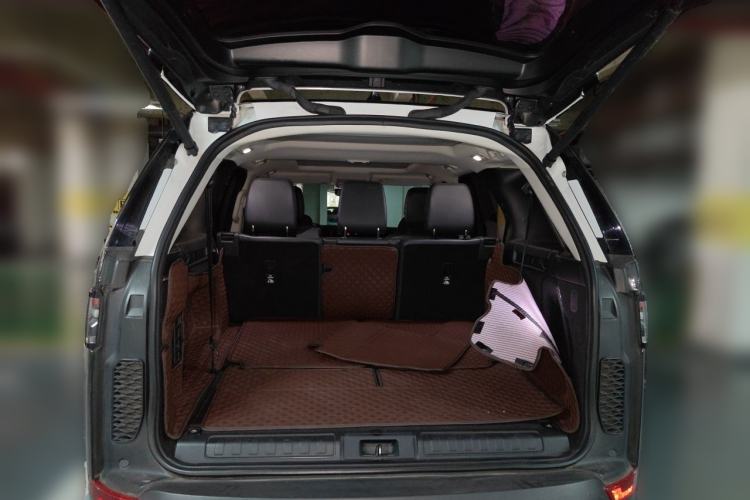 Used Land Rover Discovery 2019 2.0T SE Trunk