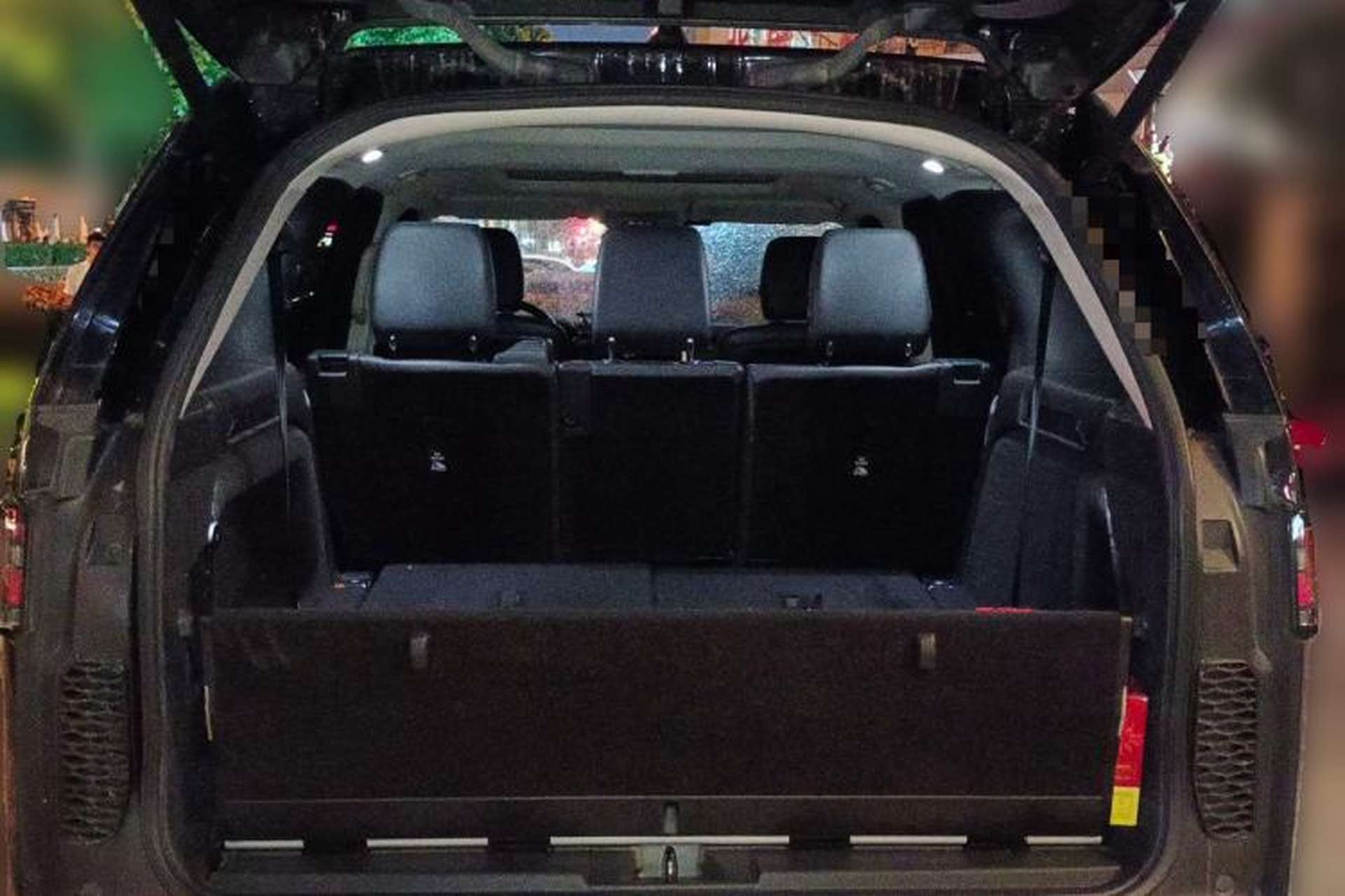 Used Land Rover Discovery 2019 2.0T HSE Trunk