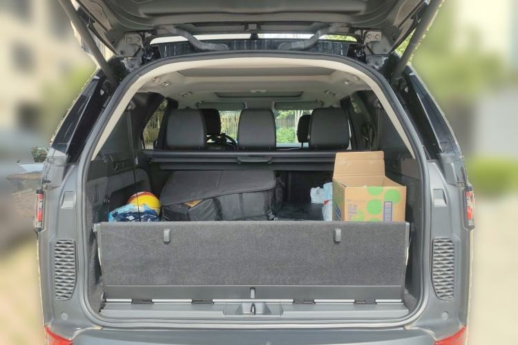 Used Land Rover Discovery 2019 2.0T HSE Trunk