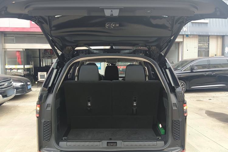 Used Land Rover Discovery 2019 3.0 SC V6 SE Trunk