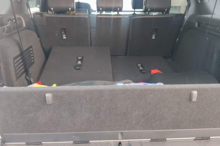 Used Land Rover Discovery 2019 3.0 SC V6 HSE Trunk