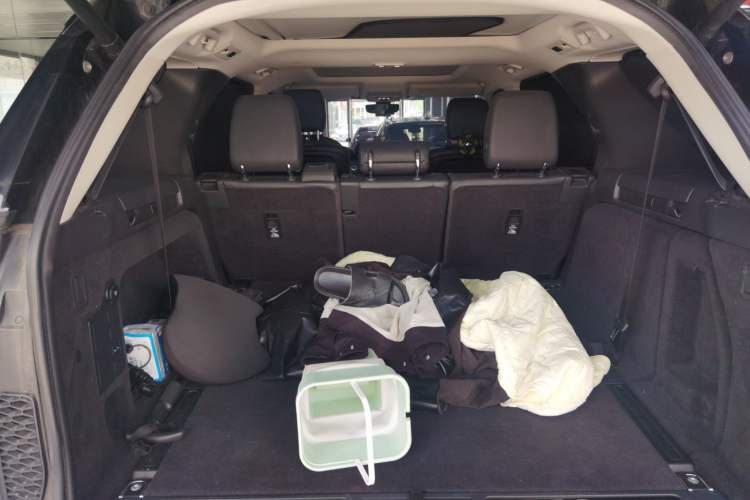 Used Land Rover Discovery 2019 2.0T SE Trunk