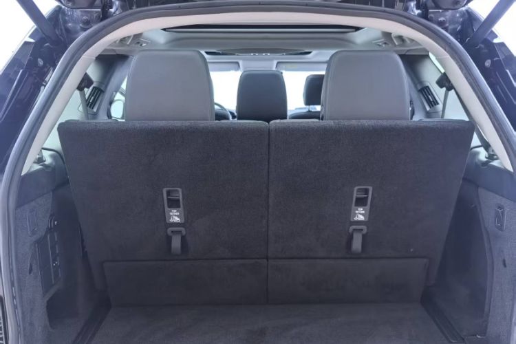 Used Land Rover Discovery 2019 3.0 SC V6 SE Trunk
