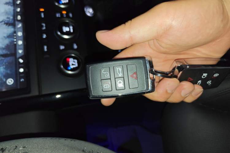 Used Land Rover Discovery 2019 2.0T SE Vehicle Key