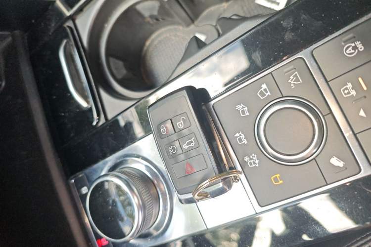 Used Land Rover Discovery 2019 3.0 SC V6 HSE Vehicle Key