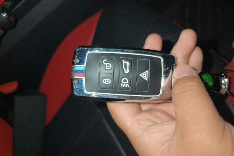 Used Land Rover Discovery 2019 3.0 SC V6 SE Vehicle Key