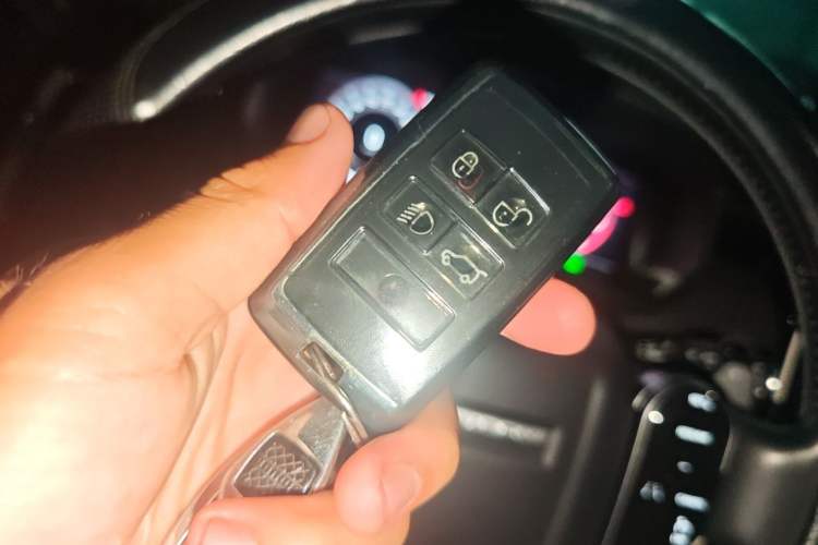 Used Land Rover Discovery 2019 3.0 SC V6 SE Vehicle Key