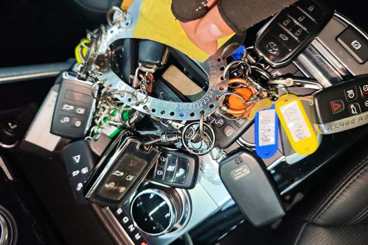 Used Land Rover Discovery 2019 3.0 SC V6 HSE Vehicle Key