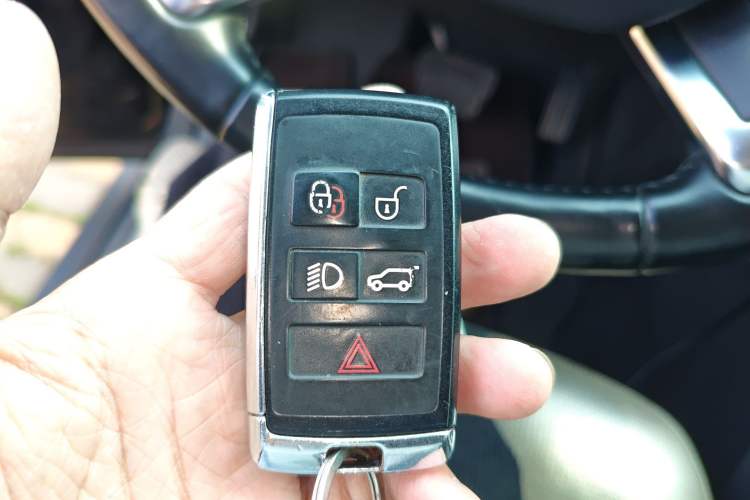 Used Land Rover Discovery 2019 3.0 SC V6 HSE Vehicle Key