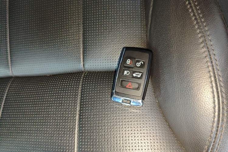 Used Land Rover Discovery 2019 3.0 SC V6 HSE Vehicle Key