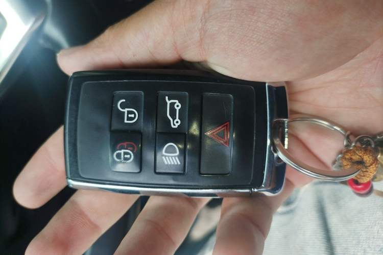 Used Land Rover Discovery 2019 2.0T HSE Vehicle Key