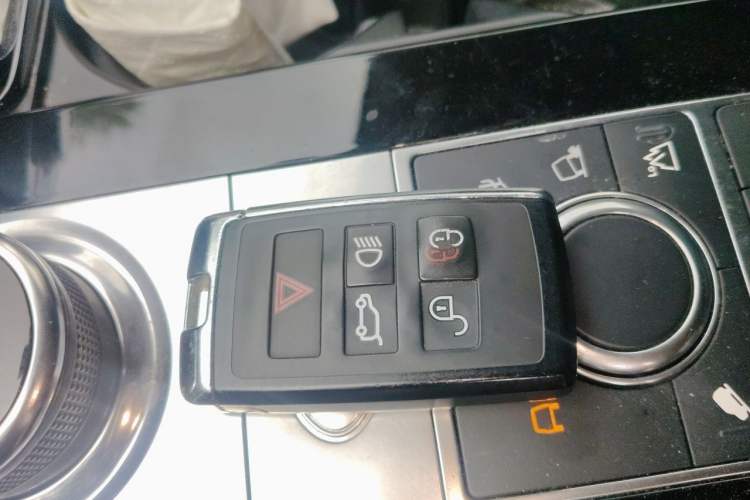 Used Land Rover Discovery 2019 3.0 SC V6 HSE Vehicle Key