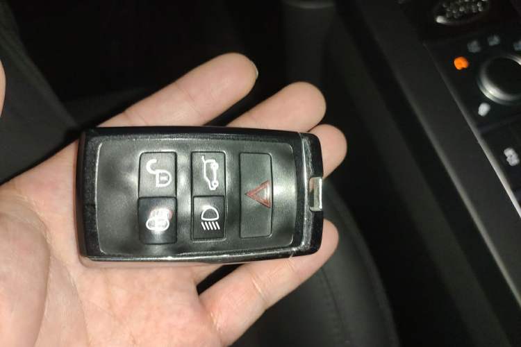 Used Land Rover Discovery 2019 2.0T SE Vehicle Key