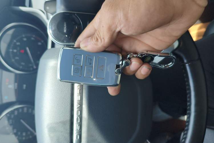 Used Land Rover Discovery 2019 3.0 SC V6 SE Vehicle Key