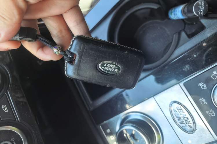 Used Land Rover Discovery 2019 3.0 SC V6 SE Vehicle Key