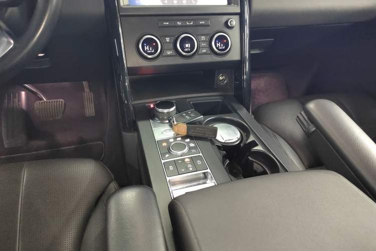 Used Land Rover Discovery 2019 3.0 SC V6 SE Gear Lever