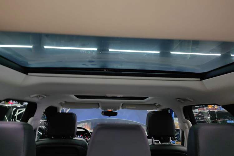 Used Land Rover Discovery 2019 3.0 SC V6 SE Headliner