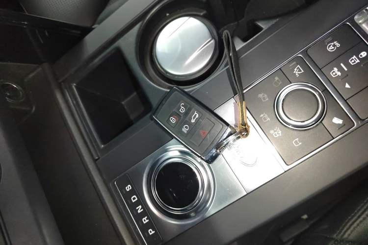 Used Land Rover Discovery 2019 3.0 SC V6 SE Interior 1