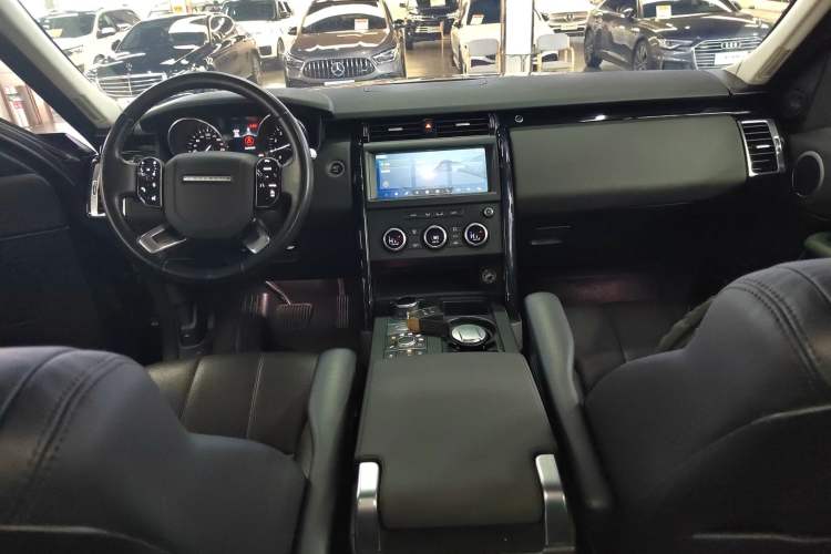 Used Land Rover Discovery 2019 3.0 SC V6 SE Interior 2