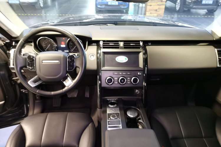 Used Land Rover Discovery 2019 3.0 SC V6 SE Interior 3