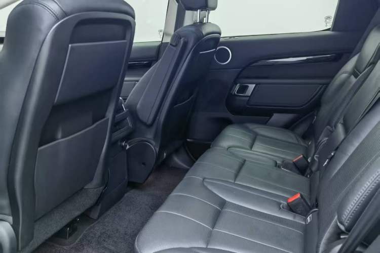Used Land Rover Discovery 2019 3.0 SC V6 SE Interior 3