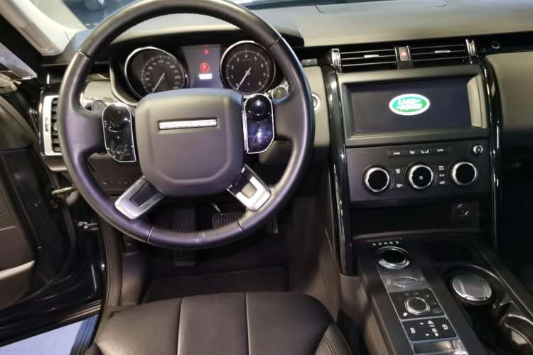 Used Land Rover Discovery 2019 3.0 SC V6 SE Interior 4