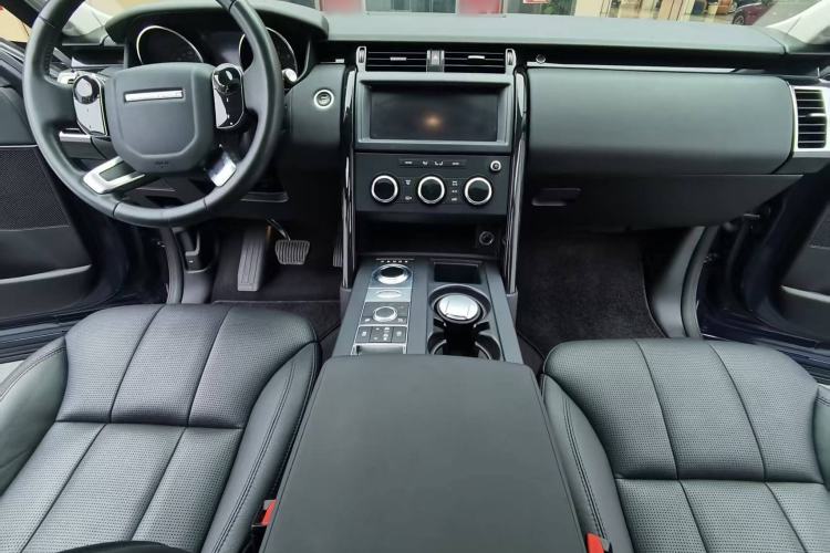 Used Land Rover Discovery 2019 3.0 SC V6 SE Interior 4