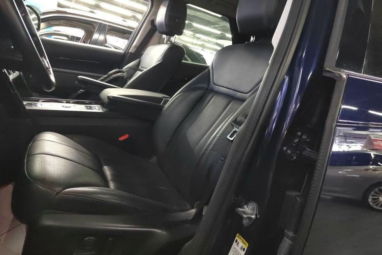 Used Land Rover Discovery 2019 3.0 SC V6 SE Left Front Seat