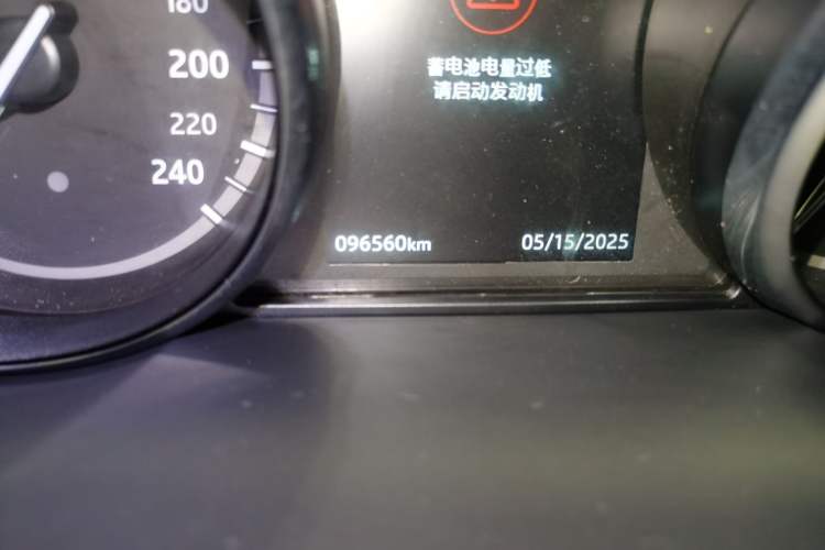Used Land Rover Discovery 2019 3.0 SC V6 SE Odometer Close Up