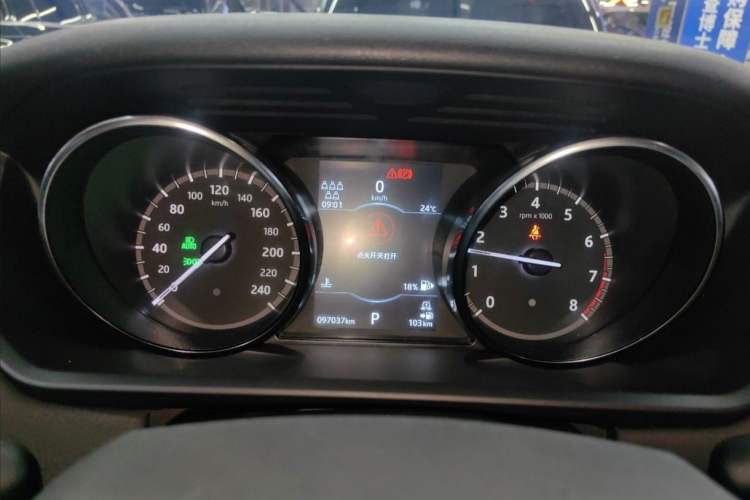 Used Land Rover Discovery 2019 3.0 SC V6 SE Odometer Close Up