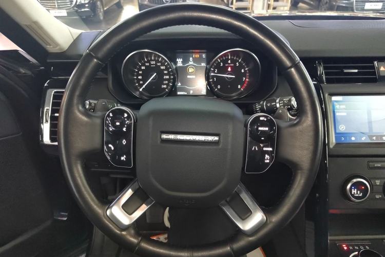 Used Land Rover Discovery 2019 3.0 SC V6 SE Steering Wheel