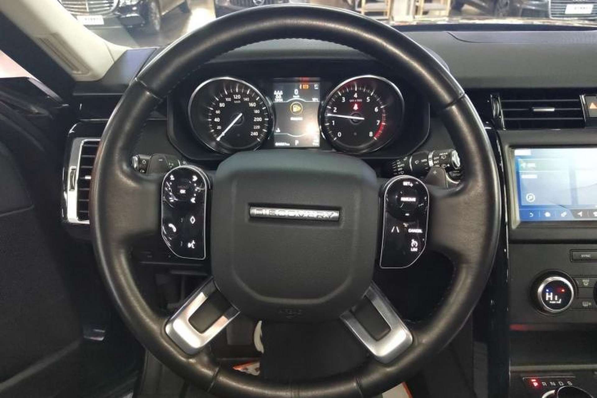 Used Land Rover Discovery 2019 3.0 SC V6 SE Steering Wheel