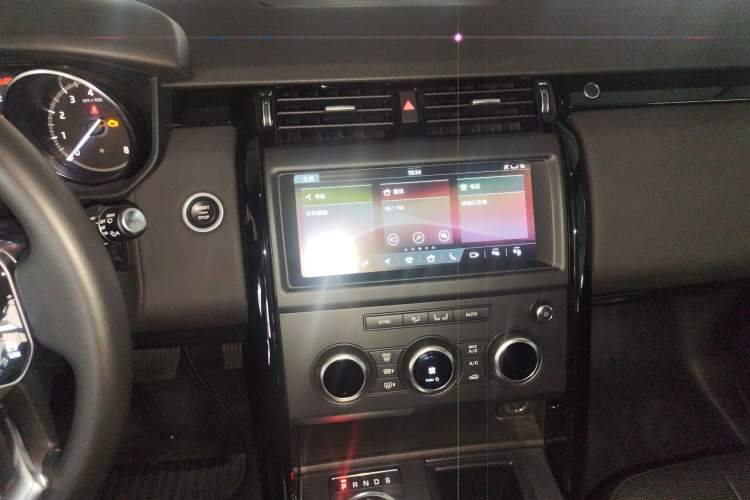 Used Land Rover Discovery 2019 2.0T SE Audio And AC Panel