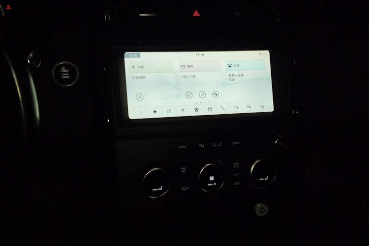 Used Land Rover Discovery 2019 3.0 SC V6 SE Audio And AC Panel