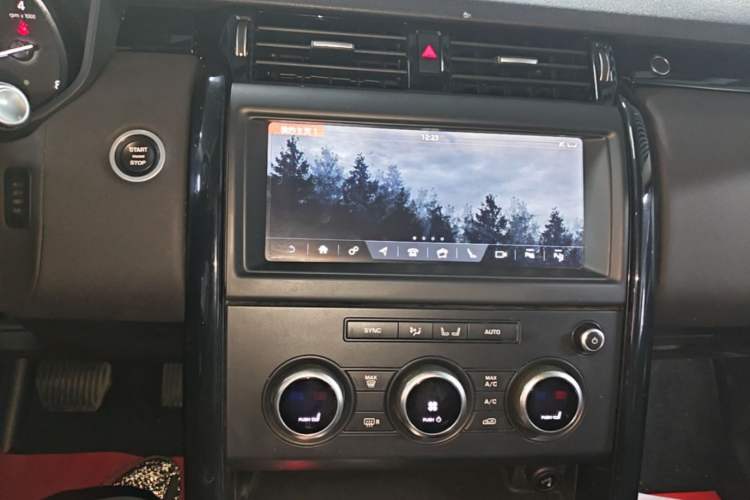 Used Land Rover Discovery 2019 3.0 SC V6 SE Audio And AC Panel