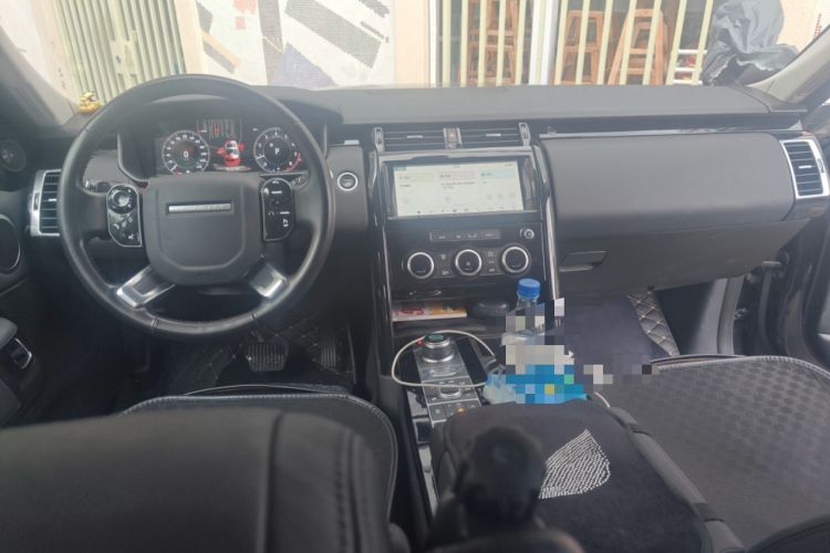 Used Land Rover Discovery 2019 3.0 SC V6 SE Center Console