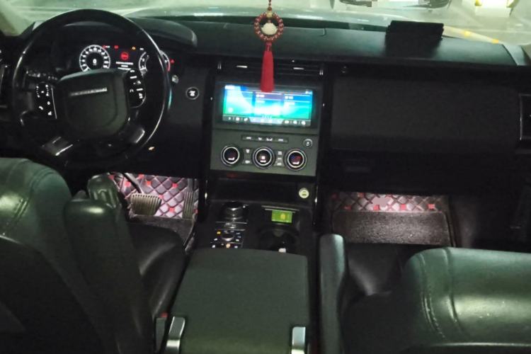 Used Land Rover Discovery 2019 3.0 SC V6 SE Center Console