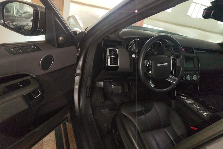 Used Land Rover Discovery 2019 2.0T SE Driver Seat