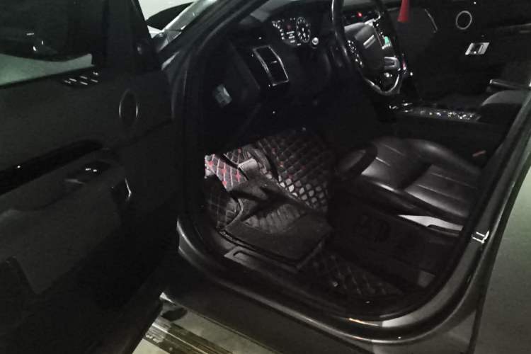 Used Land Rover Discovery 2019 3.0 SC V6 SE Driver Seat