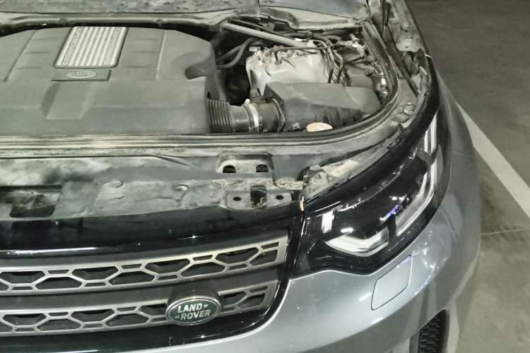 Used Land Rover Discovery 2019 3.0 SC V6 SE Engine Bay Left