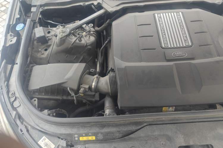 Used Land Rover Discovery 2019 3.0 SC V6 SE Engine Bay Right