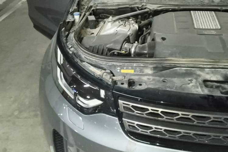 Used Land Rover Discovery 2019 3.0 SC V6 SE Engine Bay Right