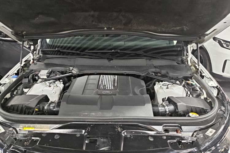 Used Land Rover Discovery 2019 3.0 SC V6 SE Engine Bay