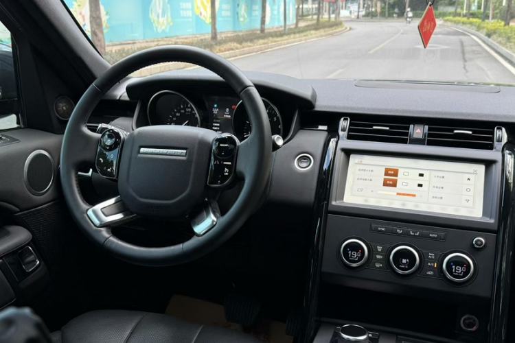Used Land Rover Discovery 2019 2.0T SE Exterior 9