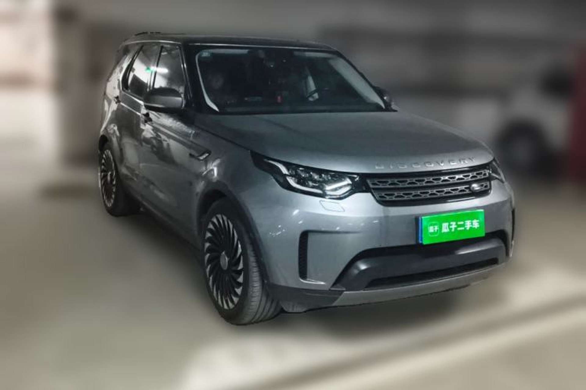 Used Land Rover Discovery 2019 3.0 SC V6 SE Front Right 45 Deg